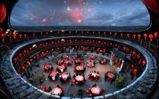 福建土楼客家民俗村有何独特魅力？