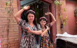 新疆适合小孩子游玩吗？