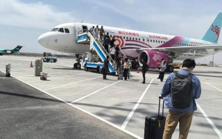 上海到新疆伊犁机场怎么飞？