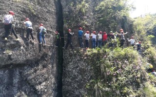 江西东浒寨飞拉达攀岩，新手能挑战吗？