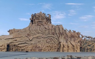 淖毛湖镇在新疆哈密有何独特之处？