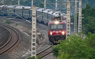 杭州有直达新疆的火车吗？