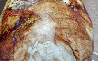 新疆百石缘的玉料源自哪里？