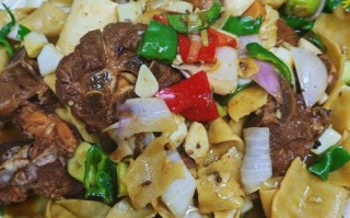 新疆木垒羊肉焖饼为何这么香？