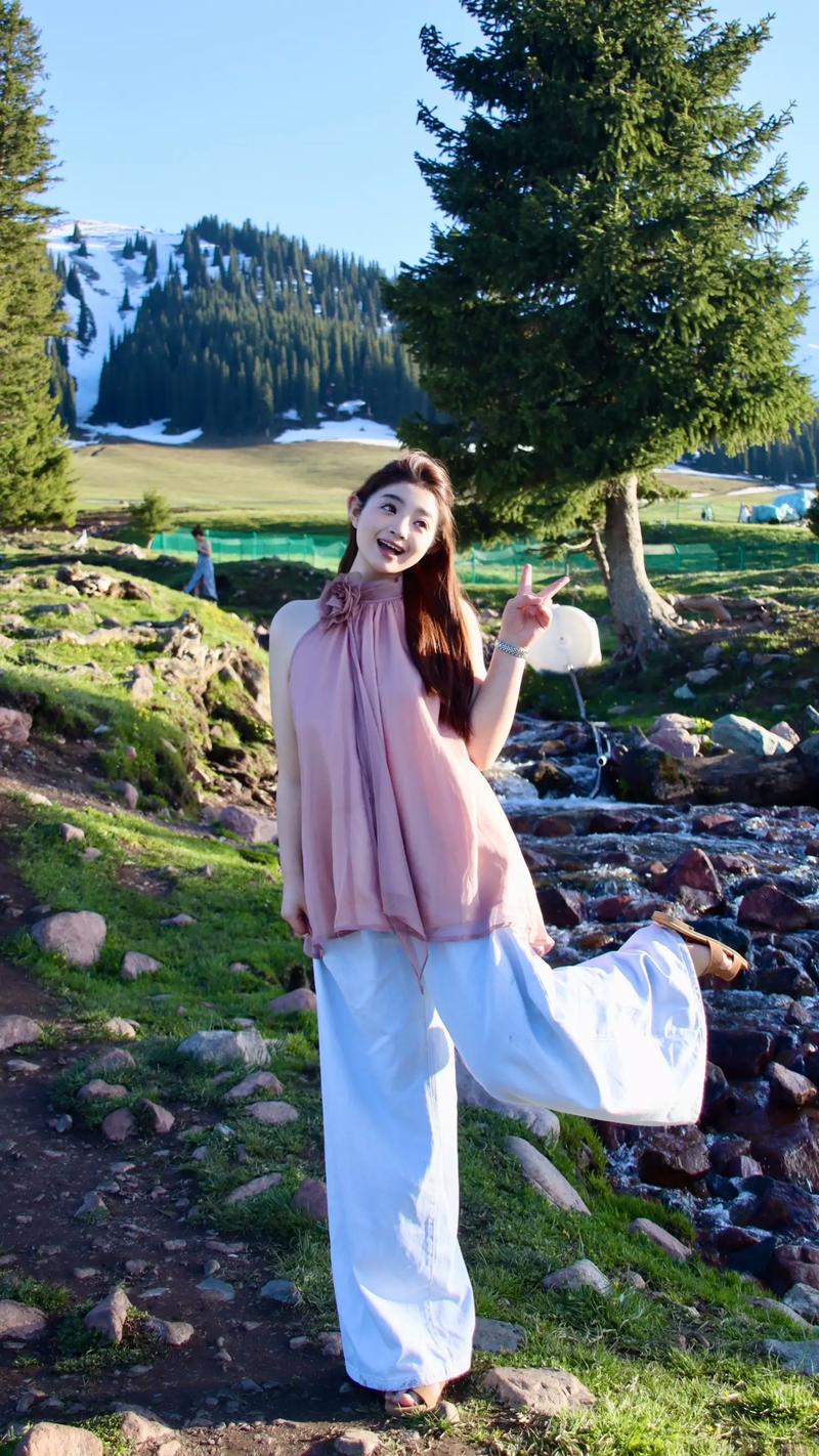 7月伊犁旅行，带什么衣服合适？-第2张图片-花冠旅游服务