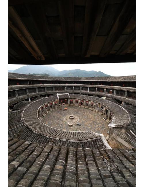 福建圆楼与土楼有何不同?-第1张图片-花冠旅游服务 福建圆楼与土楼有何不同?-第1张图片-花冠旅游服务