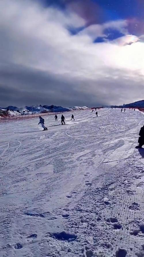 新疆天山天池国际滑雪场有何魅力？-第2张图片-花冠旅游服务