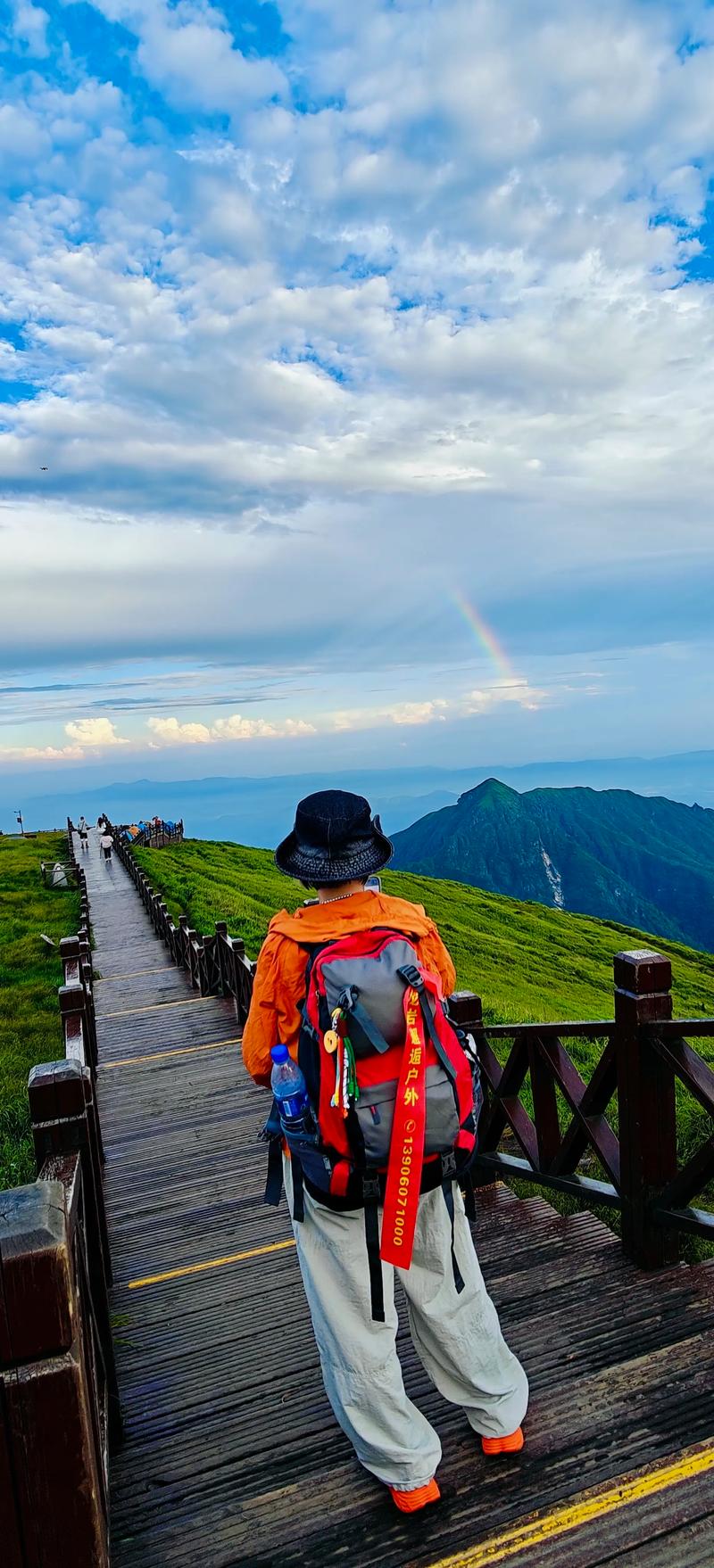武功山金顶海拔具体多少米?-第1张图片-花冠旅游服务 武功山金顶海拔具体多少米?-第1张图片-花冠旅游服务