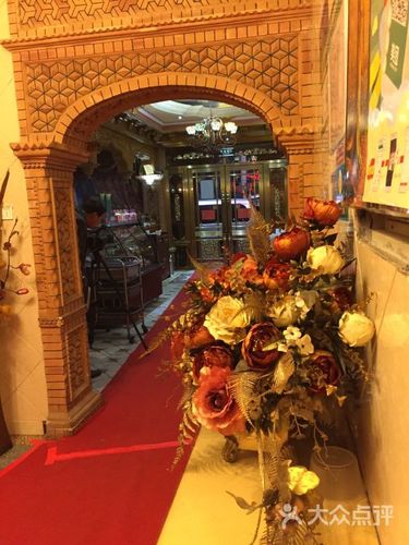 新疆麦西来甫民族宴会厅有何独特魅力?-第1张图片-花冠旅游服务 新疆麦西来甫民族宴会厅有何独特魅力?-第1张图片-花冠旅游服务