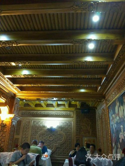 新疆麦西来甫民族宴会厅有何独特魅力?-第2张图片-花冠旅游服务 新疆麦西来甫民族宴会厅有何独特魅力?-第2张图片-花冠旅游服务