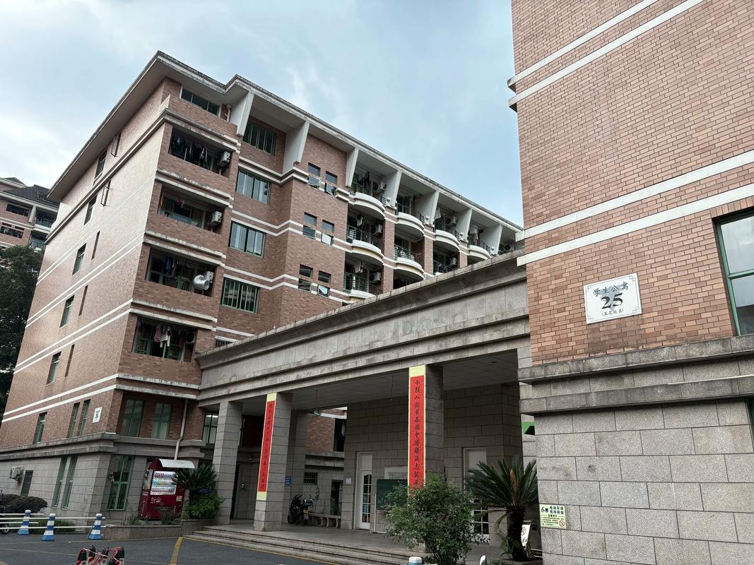 福建中路205号15楼藏着什么秘密?-第1张图片-花冠旅游服务 福建中路205号15楼藏着什么秘密?-第1张图片-花冠旅游服务