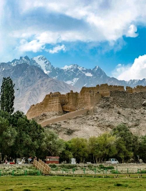 新疆塔城必去景点有哪些?-第1张图片-花冠旅游服务 新疆塔城必去景点有哪些?-第1张图片-花冠旅游服务
