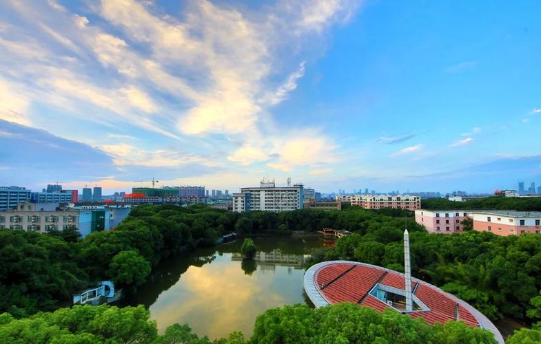 江西财经大学枫林园校区有何特色?-第3张图片-花冠旅游服务 江西财经大学枫林园校区有何特色?-第3张图片-花冠旅游服务