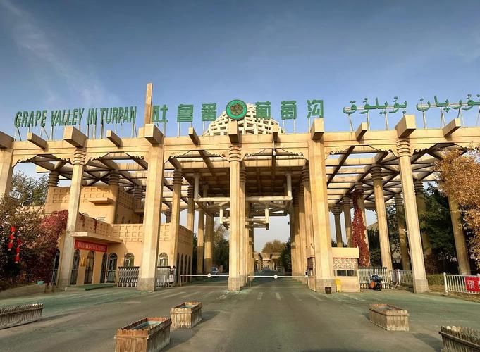 吐鲁番葡萄沟图片里藏着怎样的美景?-第1张图片-花冠旅游服务 吐鲁番葡萄沟图片里藏着怎样的美景?-第1张图片-花冠旅游服务