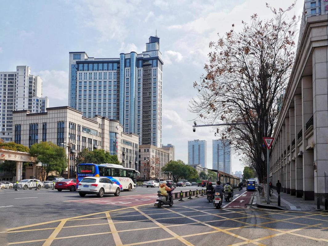 洪都北大道在南昌有何特别之处？-第2张图片-花冠旅游服务