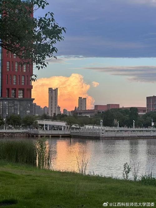 江西科技师范大学红角洲校区有何特色？-第2张图片-花冠旅游服务