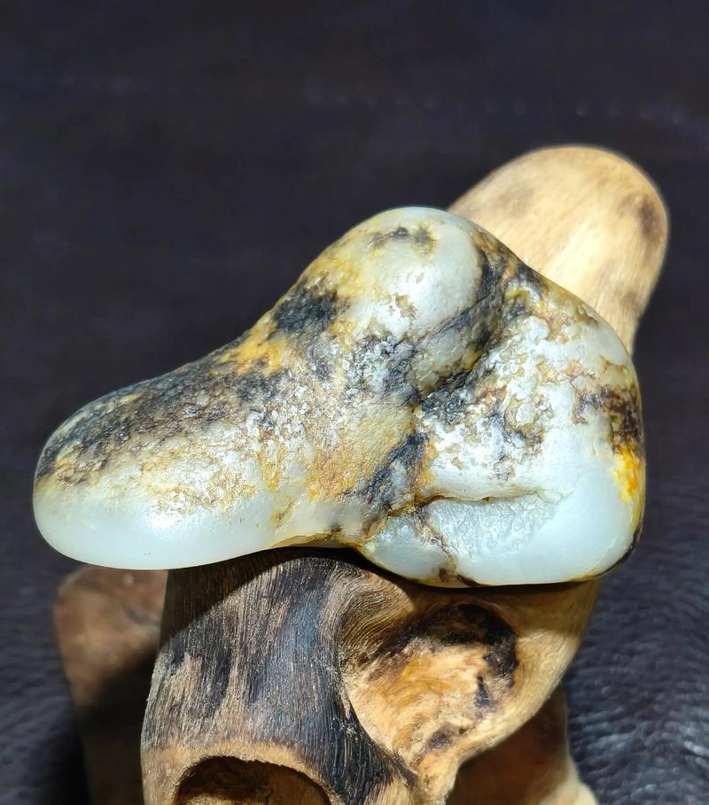 新疆石河子产和田玉吗?-第2张图片-花冠旅游服务 新疆石河子产和田玉吗?-第2张图片-花冠旅游服务