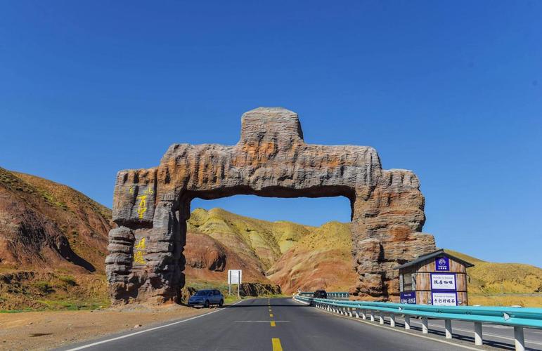 新疆吉昌市2日游有哪些必去景点?-第1张图片-花冠旅游服务 新疆吉昌市2日游有哪些必去景点?-第1张图片-花冠旅游服务