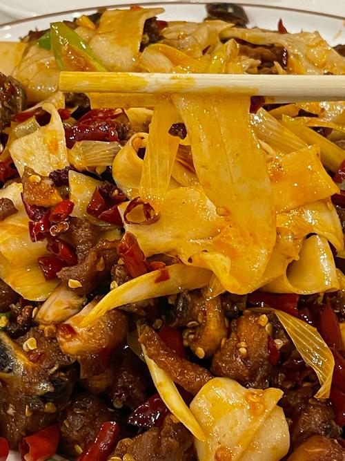 爆炒小公鸡，廊坊新疆人怎么做？-第1张图片-花冠旅游服务