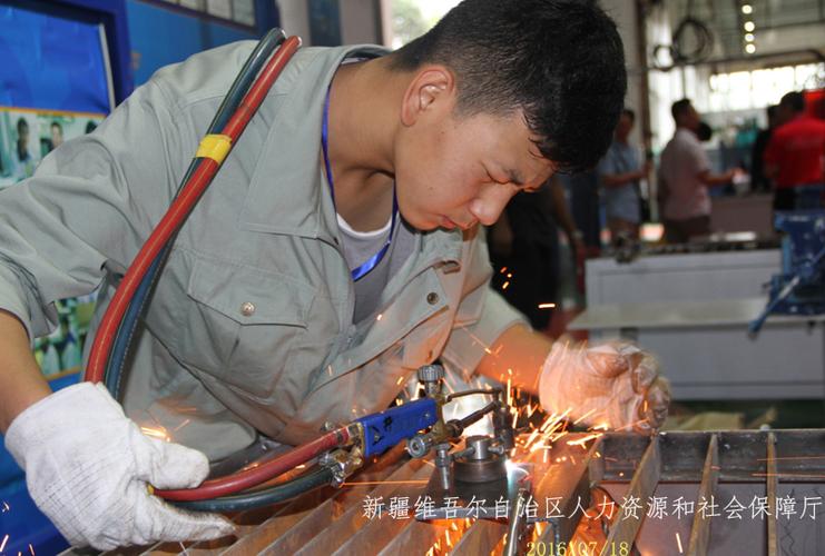 新疆安装高级技工学校有何特色优势？-第1张图片-花冠旅游服务