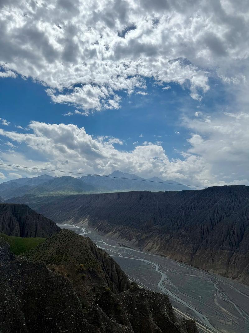 新疆克拉玛依现在几点了？-第2张图片-花冠旅游服务