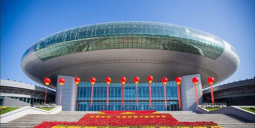 新疆国际会展中心广场有何特色与用途？-第2张图片-花冠旅游服务