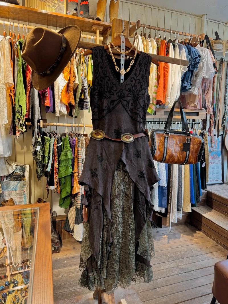 8月新疆旅行穿搭指南是什么?-第1张图片-花冠旅游服务 8月新疆旅行穿搭指南是什么?-第1张图片-花冠旅游服务