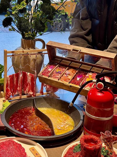 新疆晞晞如何穿越麻辣火锅？-第2张图片-花冠旅游服务