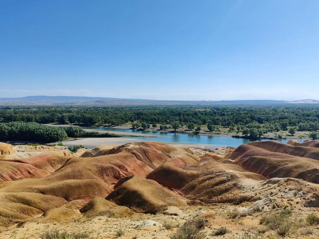 乌鲁木齐到五彩滩,如何规划最美路线?-第1张图片-花冠旅游服务 乌鲁木齐到五彩滩,如何规划最美路线?-第1张图片-花冠旅游服务