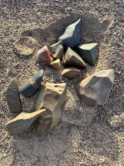 自驾新疆戈壁滩捡石头-第1张图片-花冠旅游服务