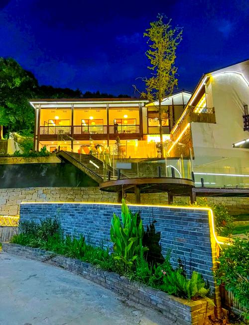 江西四季明月温泉酒店有何特色？-第2张图片-花冠旅游服务