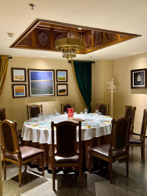 新疆驻沪办餐厅有何特色？-第3张图片-花冠旅游服务