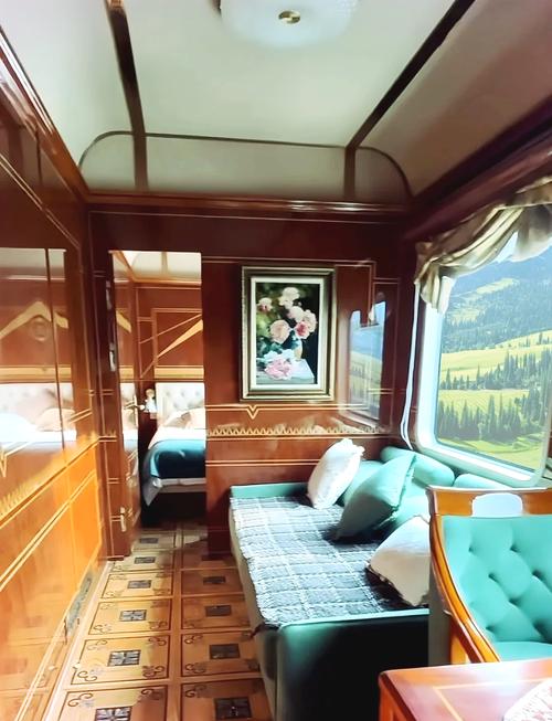 火车观景新疆,沿途风光有多惊艳?-第3张图片-花冠旅游服务 火车观景新疆,沿途风光有多惊艳?-第3张图片-花冠旅游服务