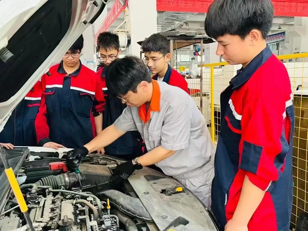 新疆汽修职业技术学校如何培养汽修人才?-第1张图片-花冠旅游服务 新疆汽修职业技术学校如何培养汽修人才?-第1张图片-花冠旅游服务