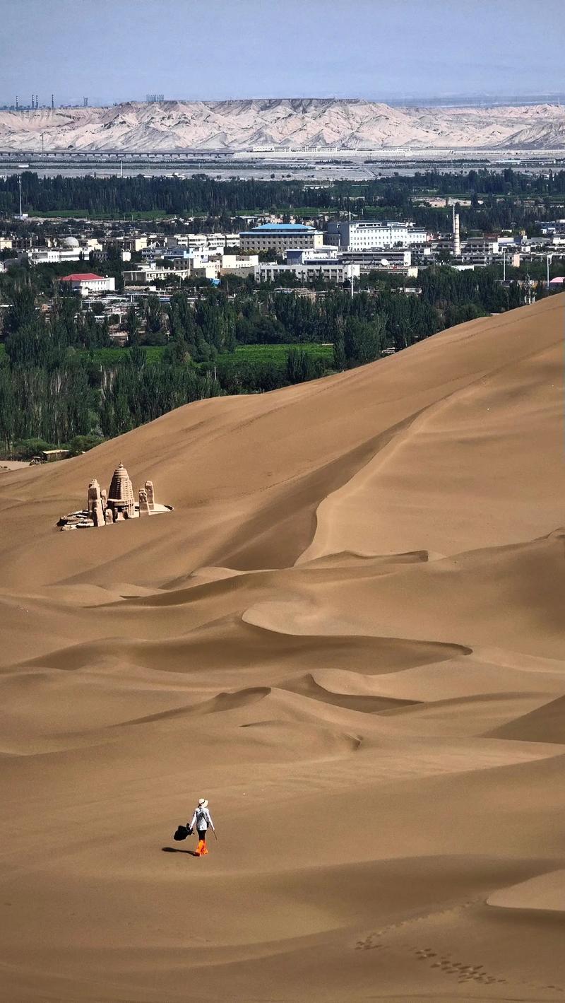 库木塔格沙漠有何独特魅力值得一游？-第2张图片-花冠旅游服务