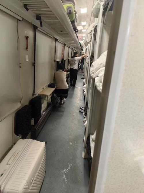 济南到新疆卧铺体验如何?-第2张图片-花冠旅游服务 济南到新疆卧铺体验如何?-第2张图片-花冠旅游服务