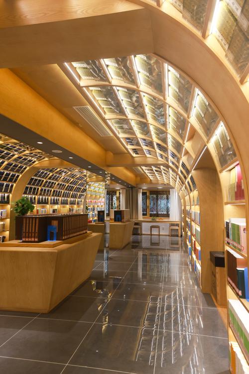 新疆光彩职业培训书店有何特色？-第2张图片-花冠旅游服务