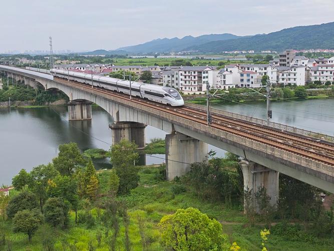 芜湖到江西宜春高铁怎么坐?-第1张图片-花冠旅游服务 芜湖到江西宜春高铁怎么坐?-第1张图片-花冠旅游服务