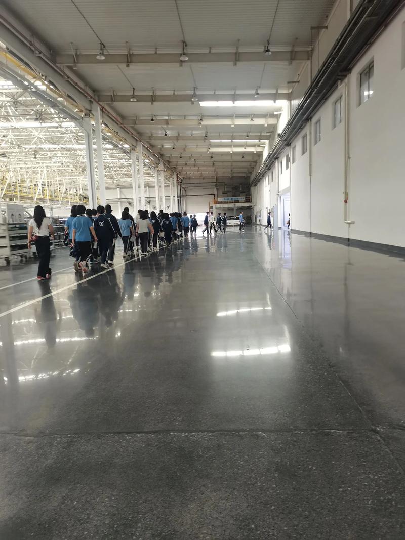 新疆五江瓶胆车间照片展现何景？-第2张图片-花冠旅游服务