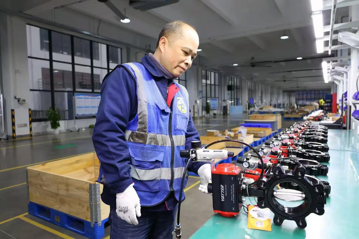 新疆五江瓶胆车间照片展现何景？-第3张图片-花冠旅游服务