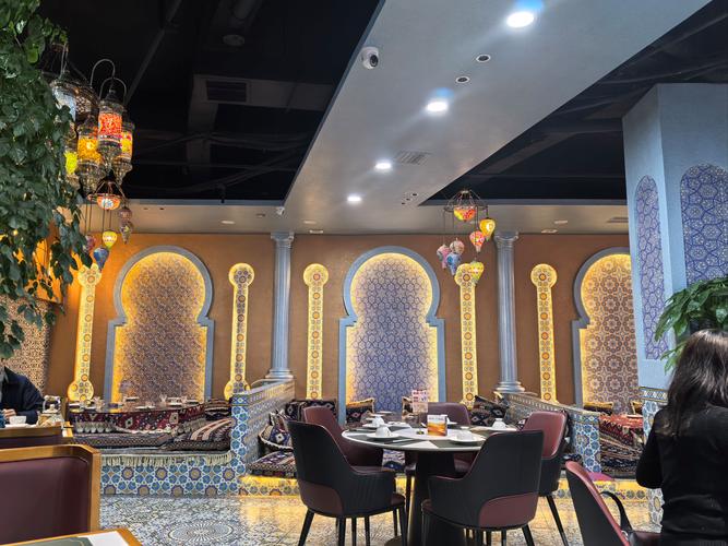 上海新世界的新疆餐厅有何特色？-第3张图片-花冠旅游服务