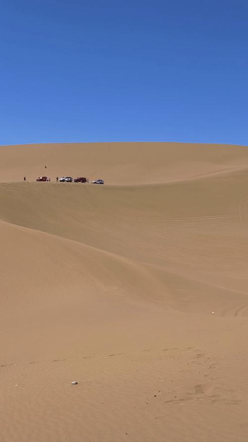 新疆库木塔格沙漠有何独特风光？-第2张图片-花冠旅游服务