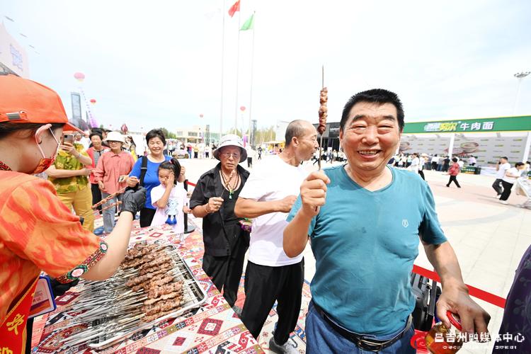 2025新疆美食节有何特色亮点？-第1张图片-花冠旅游服务
