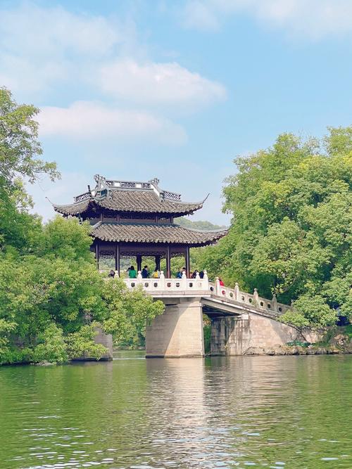 浙江西湖有哪些必打卡好玩的景点？-第1张图片-花冠旅游服务