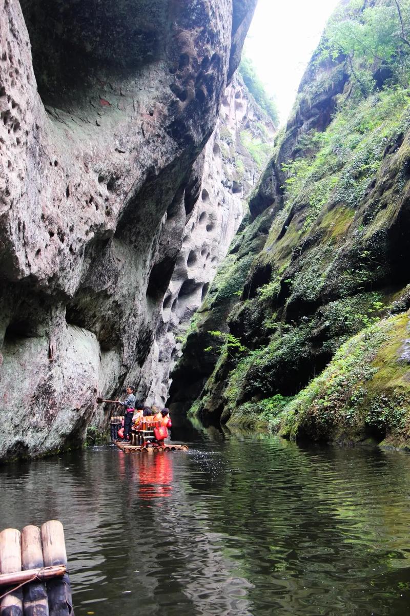 福建泰宁九龙潭有何独特魅力?-第1张图片-花冠旅游服务 福建泰宁九龙潭有何独特魅力?-第1张图片-花冠旅游服务