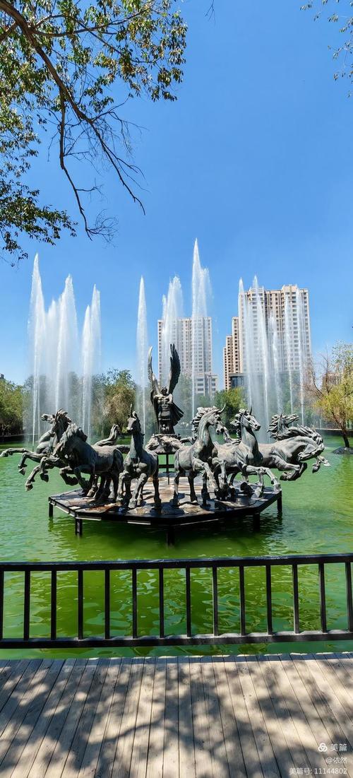 新疆乌鲁木齐野马国际有什么特色?-第3张图片-花冠旅游服务 新疆乌鲁木齐野马国际有什么特色?-第3张图片-花冠旅游服务