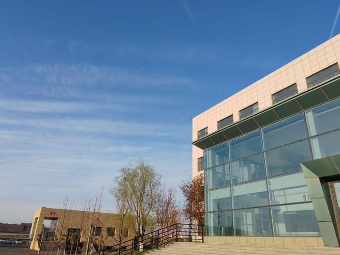 新疆乌鲁木齐科信学院是一所怎样的高校？-第2张图片-花冠旅游服务