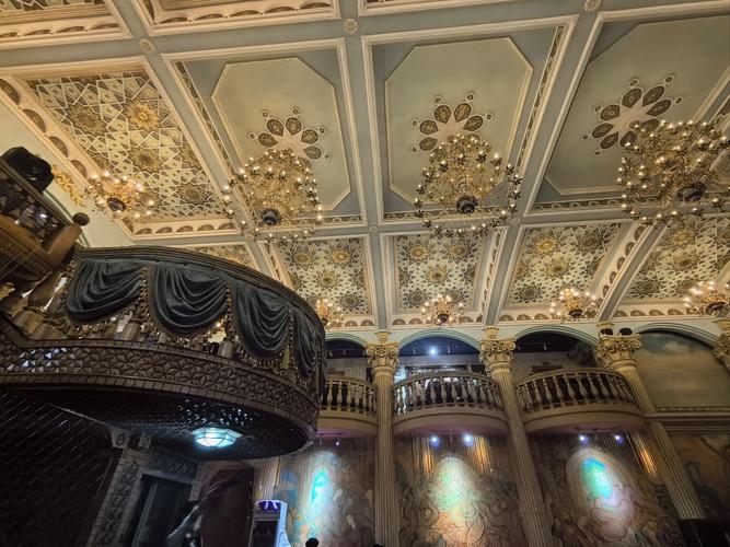 乌鲁木齐特色饭店有哪些招牌美食？-第1张图片-花冠旅游服务