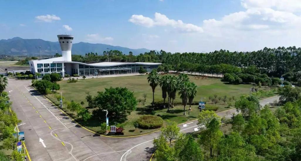 福建连城冠豸山机场有何独特之处？-第1张图片-花冠旅游服务