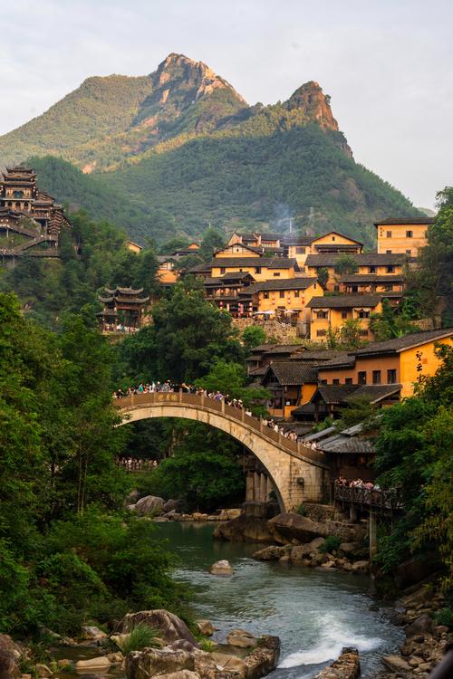江西景德镇有哪些好玩的地方推荐?-第1张图片-花冠旅游服务 江西景德镇有哪些好玩的地方推荐?-第1张图片-花冠旅游服务